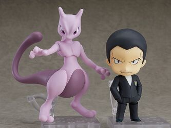 Nendoroid Giovanni and Mewtwo.jpg
