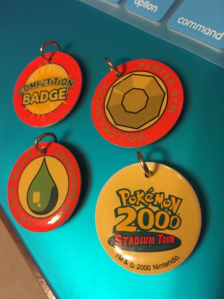 File:Pokémon 2000 Stadium Tour badge.jpg