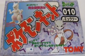 Auldey Tomy Mewtwo Set.png